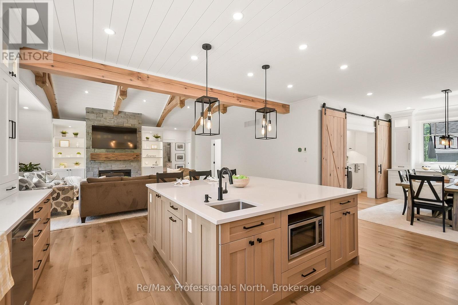1054 Brydons Bay Road, Gravenhurst, Ontario  P1P 1R1 - Photo 12 - X12299721