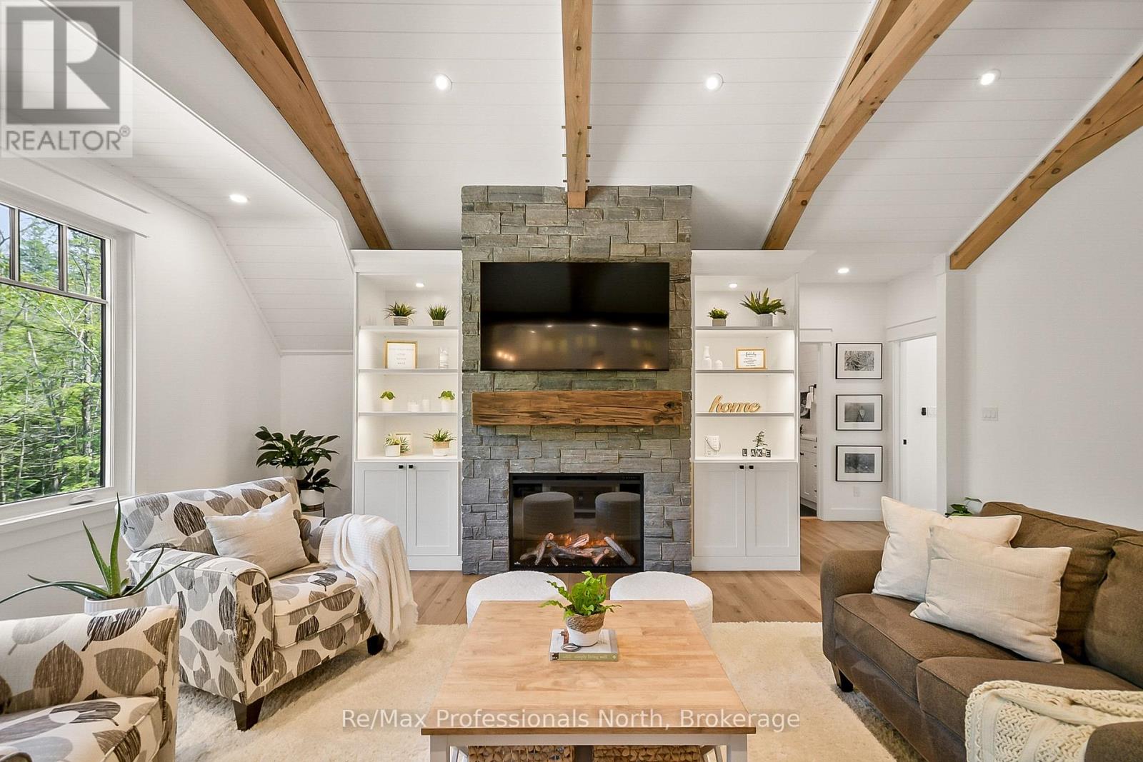 1054 Brydons Bay Road, Gravenhurst, Ontario  P1P 1R1 - Photo 15 - X12299721