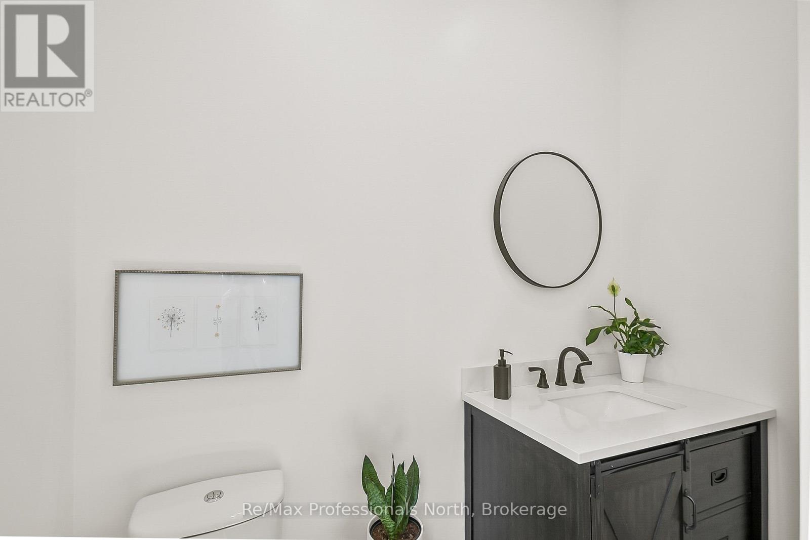 1054 Brydons Bay Road, Gravenhurst, Ontario  P1P 1R1 - Photo 27 - X12299721