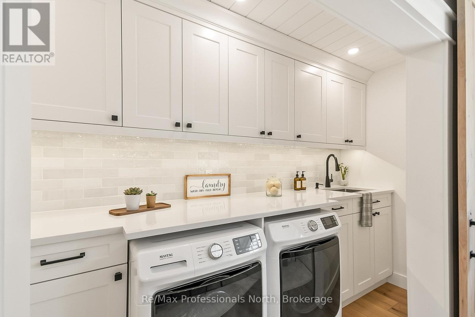 1054 Brydons Bay Road, Gravenhurst, Ontario  P1P 1R1 - Photo 8 - X12299721