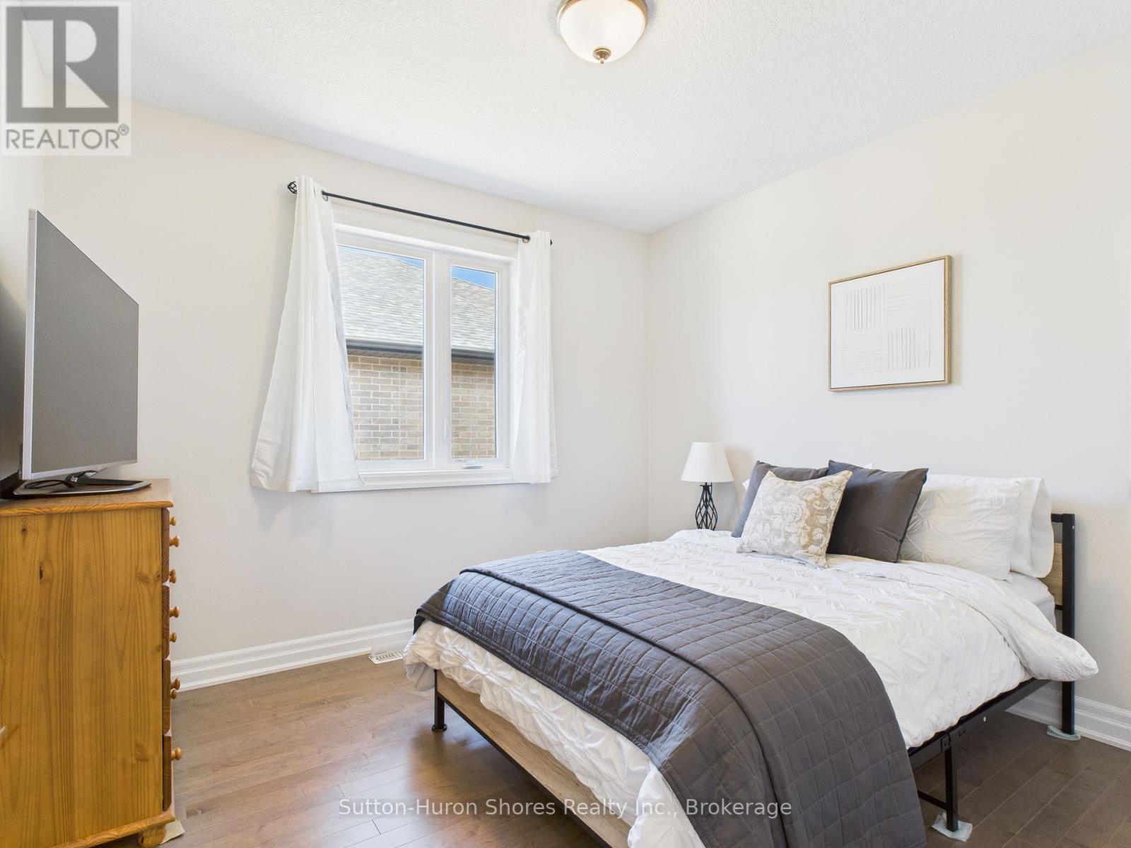 360 Mary Rose Avenue, Saugeen Shores, Ontario  N0H 2C3 - Photo 11 - X12299913