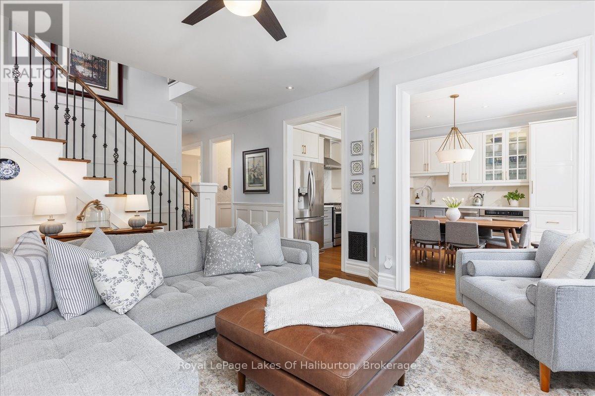 206 Birkshire Drive, Aurora, Ontario  L4G 7R8 - Photo 14 - N12300182