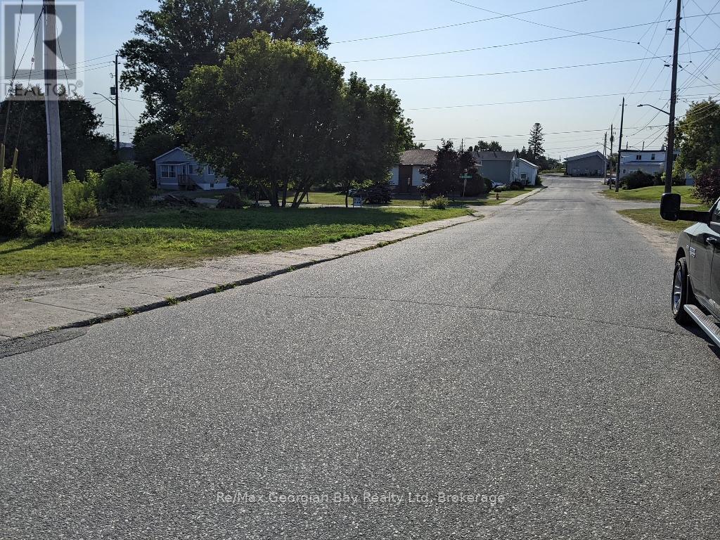 32 Youngfox Road, Blind River, Ontario  P0R 1B0 - Photo 2 - X12300554