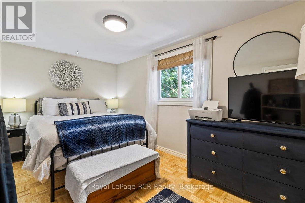 640 13th Street, Hanover, Ontario  N4N 1Y8 - Photo 16 - X12301096