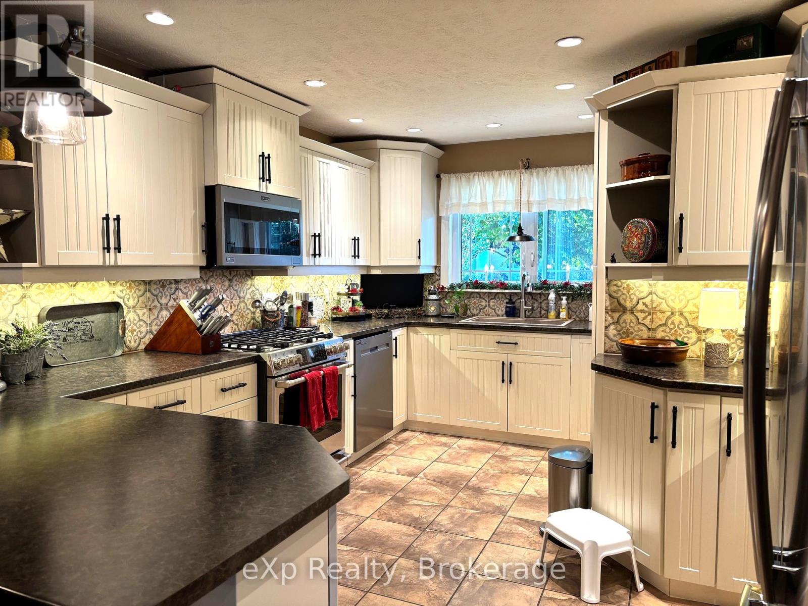 9 Johnstone Boulevard, Brockton, Ontario  N0G 2V0 - Photo 20 - X12301618