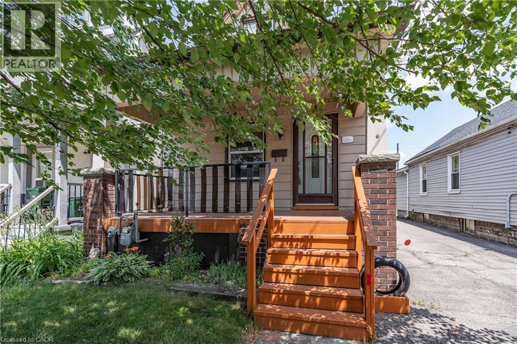 35 Gertrude Street, Hamilton, Ontario  L8L 4B7 - Photo 2 - 40753712