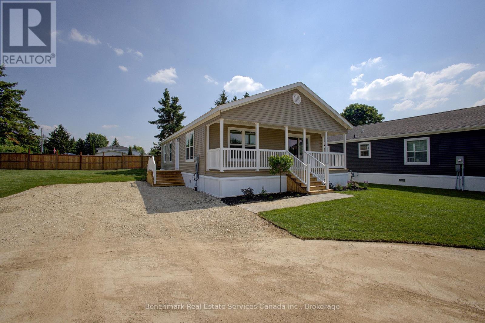 210 Spruce Drive, West Grey, Ontario  N4N 3B8 - Photo 2 - X12302673