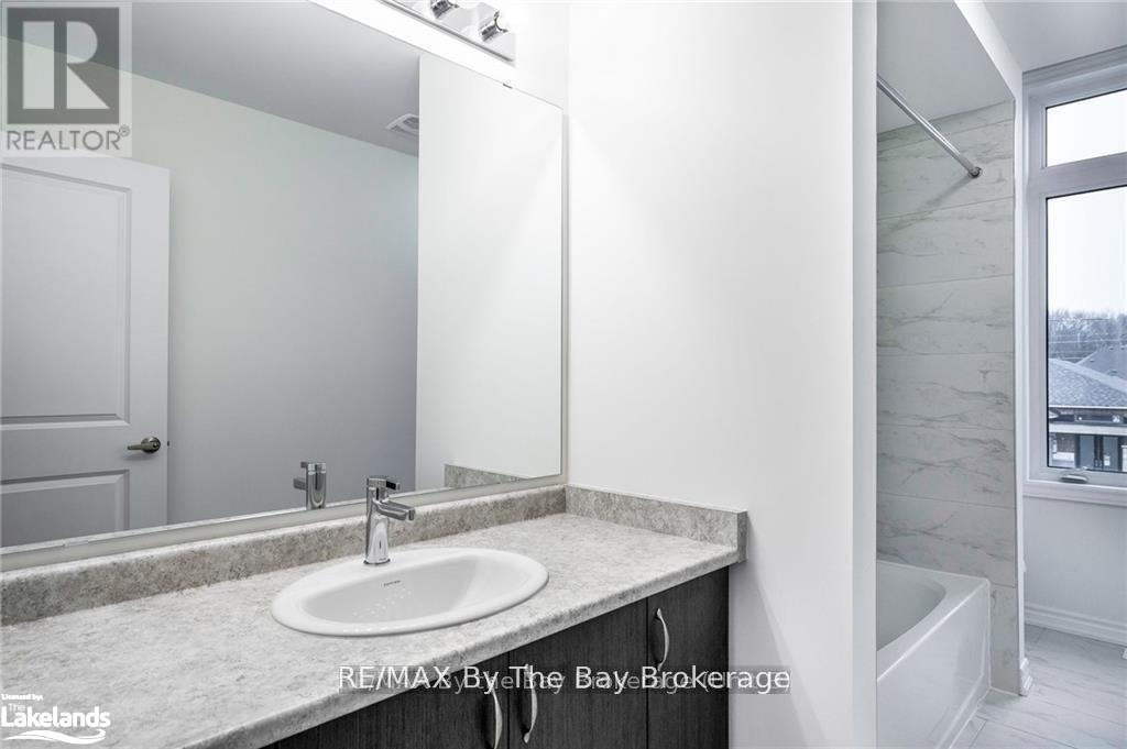 24 Simona Avenue, Wasaga Beach, Ontario  L9Z 0L4 - Photo 12 - S12303489