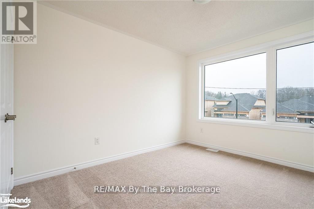 24 Simona Avenue, Wasaga Beach, Ontario  L9Z 0L4 - Photo 13 - S12303489