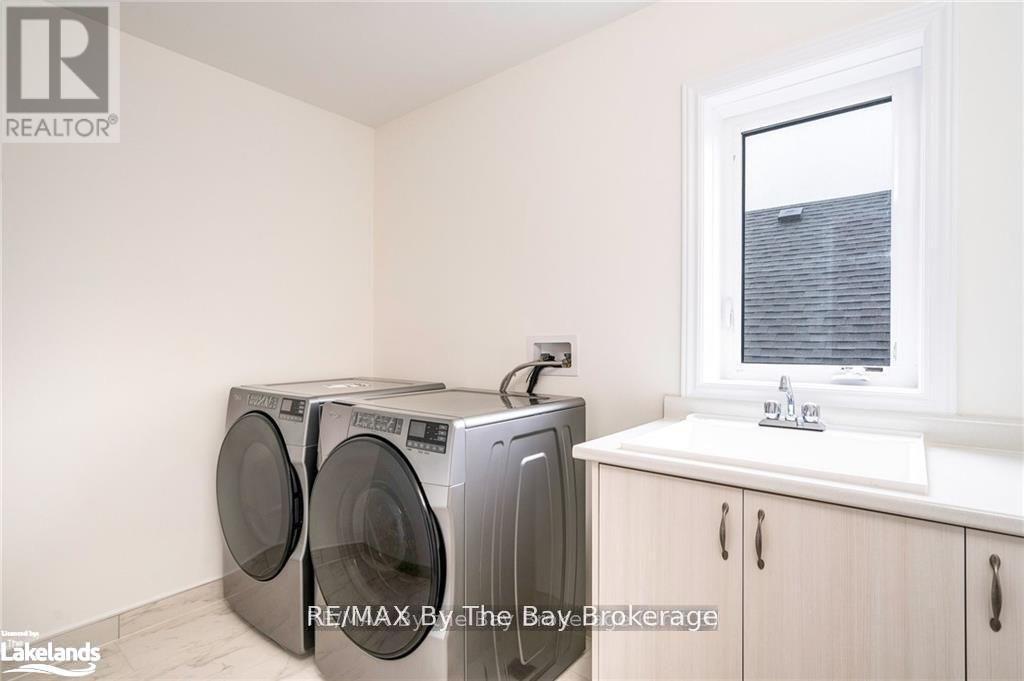 24 Simona Avenue, Wasaga Beach, Ontario  L9Z 0L4 - Photo 14 - S12303489