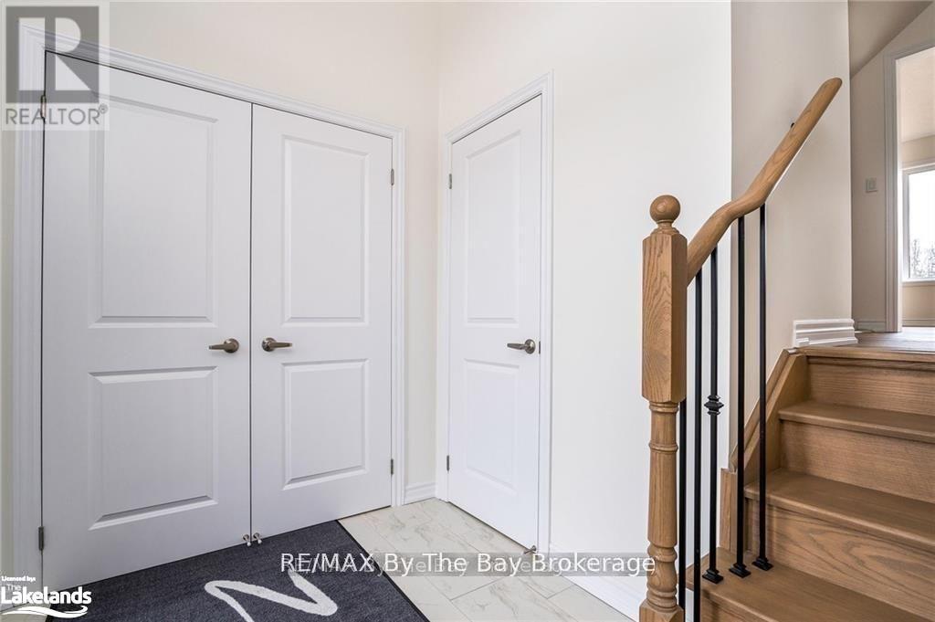24 Simona Avenue, Wasaga Beach, Ontario  L9Z 0L4 - Photo 2 - S12303489