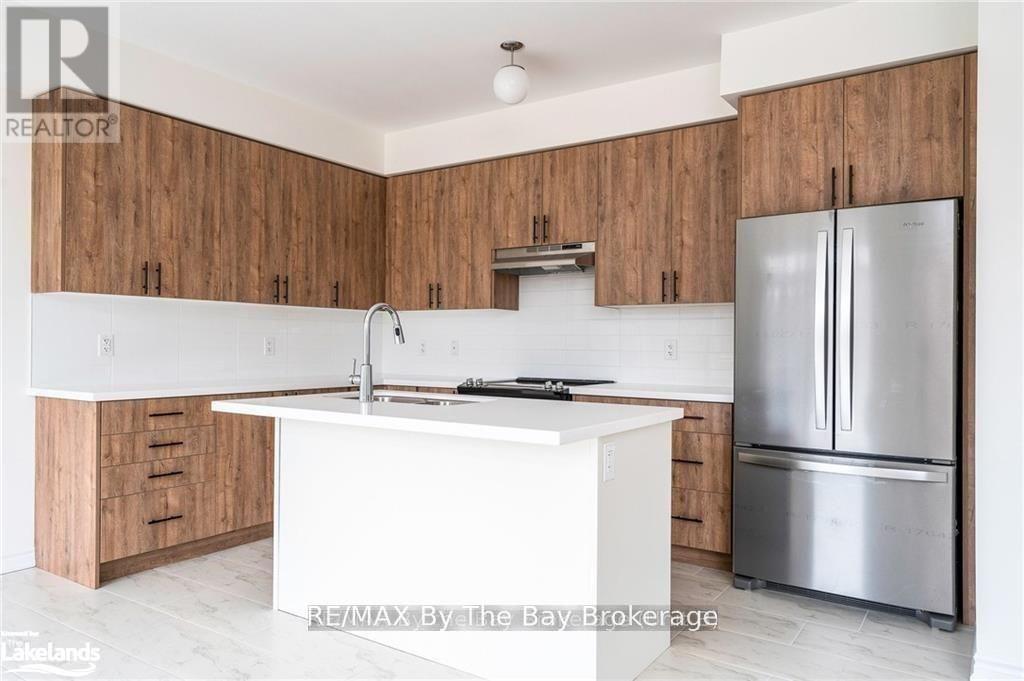 24 Simona Avenue, Wasaga Beach, Ontario  L9Z 0L4 - Photo 4 - S12303489