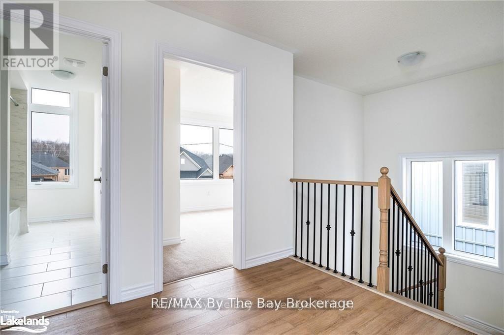 24 Simona Avenue, Wasaga Beach, Ontario  L9Z 0L4 - Photo 6 - S12303489
