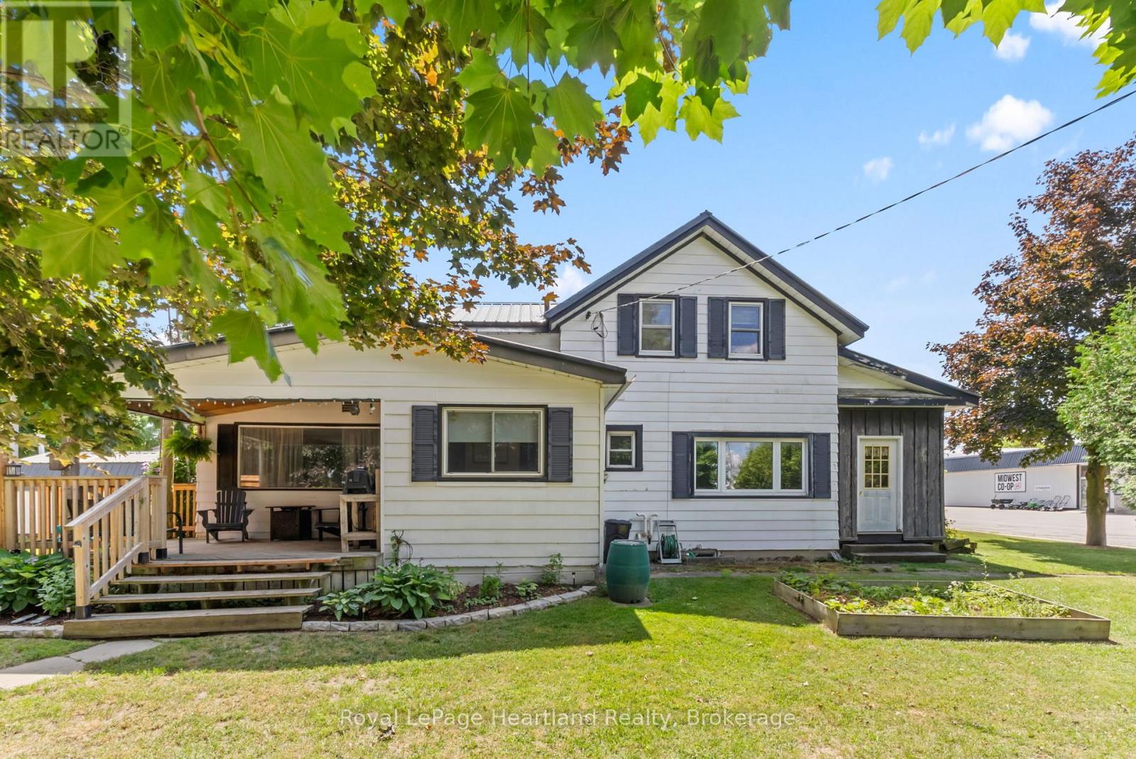 75 Margaret Street, Minto, Ontario  N0G 1Z0 - Photo 4 - X12304084