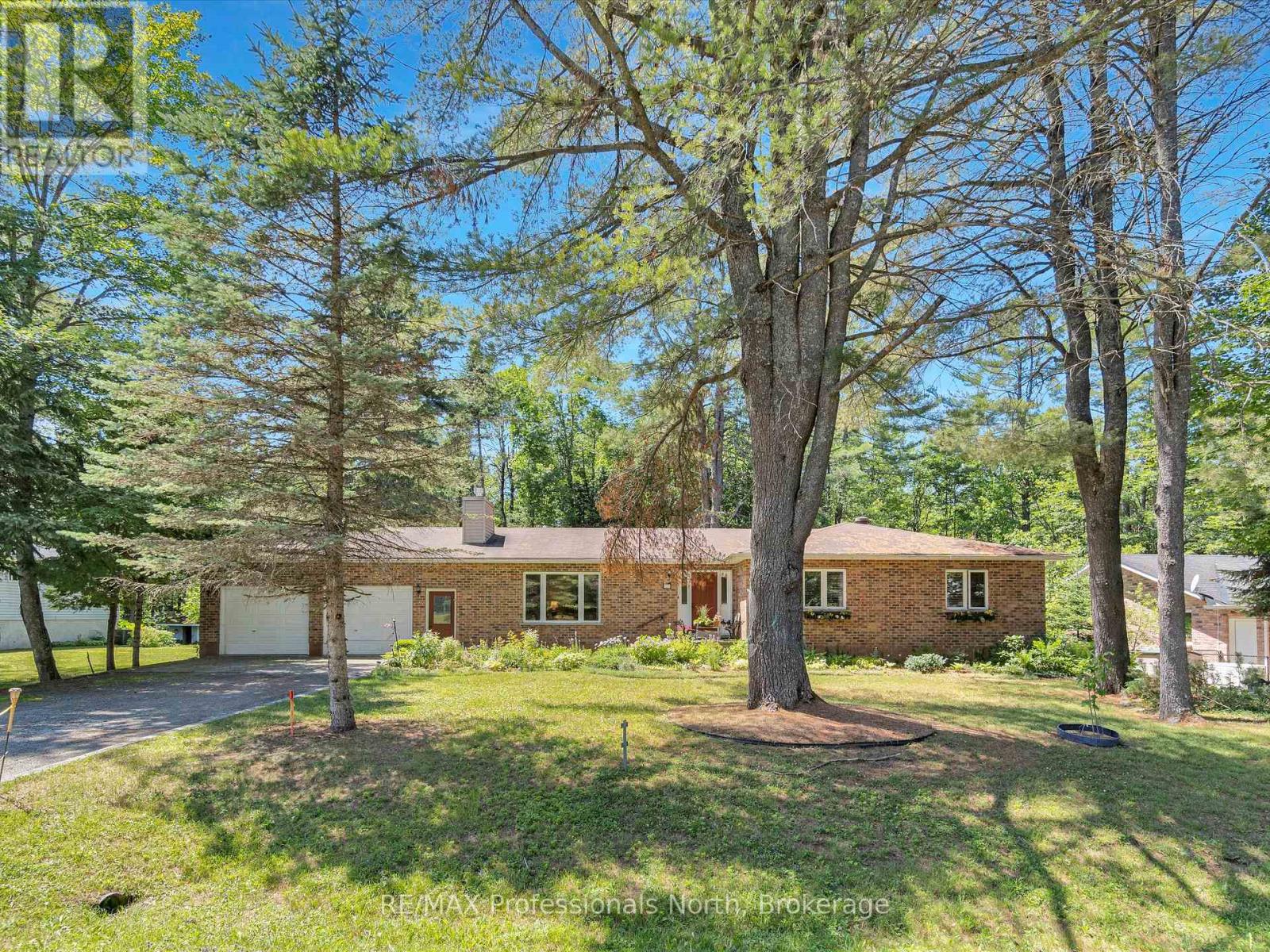 113 Glendale Road, Bracebridge, Ontario  P1L 1A7 - Photo 1 - X12304264