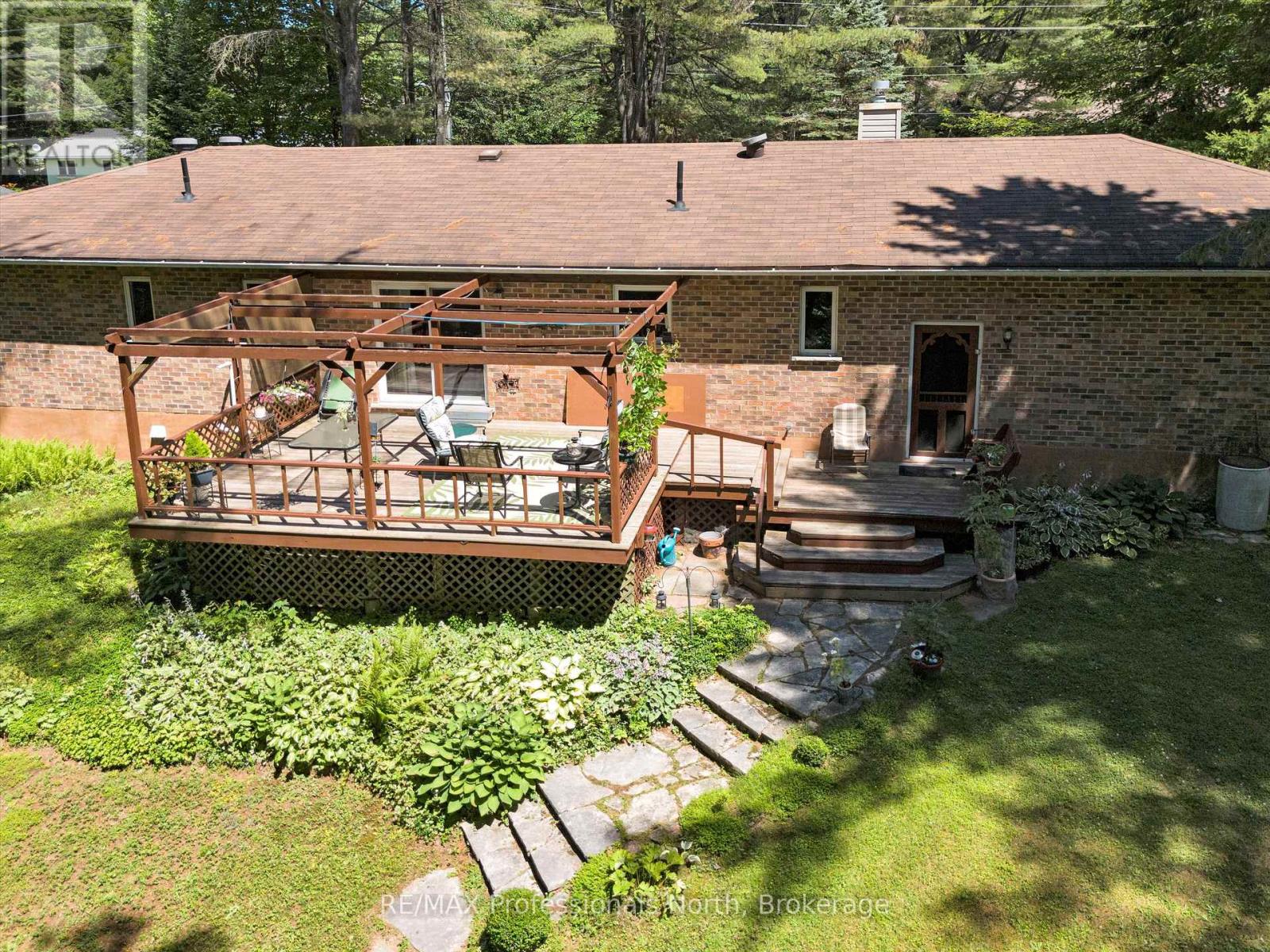 113 Glendale Road, Bracebridge, Ontario  P1L 1A7 - Photo 10 - X12304264