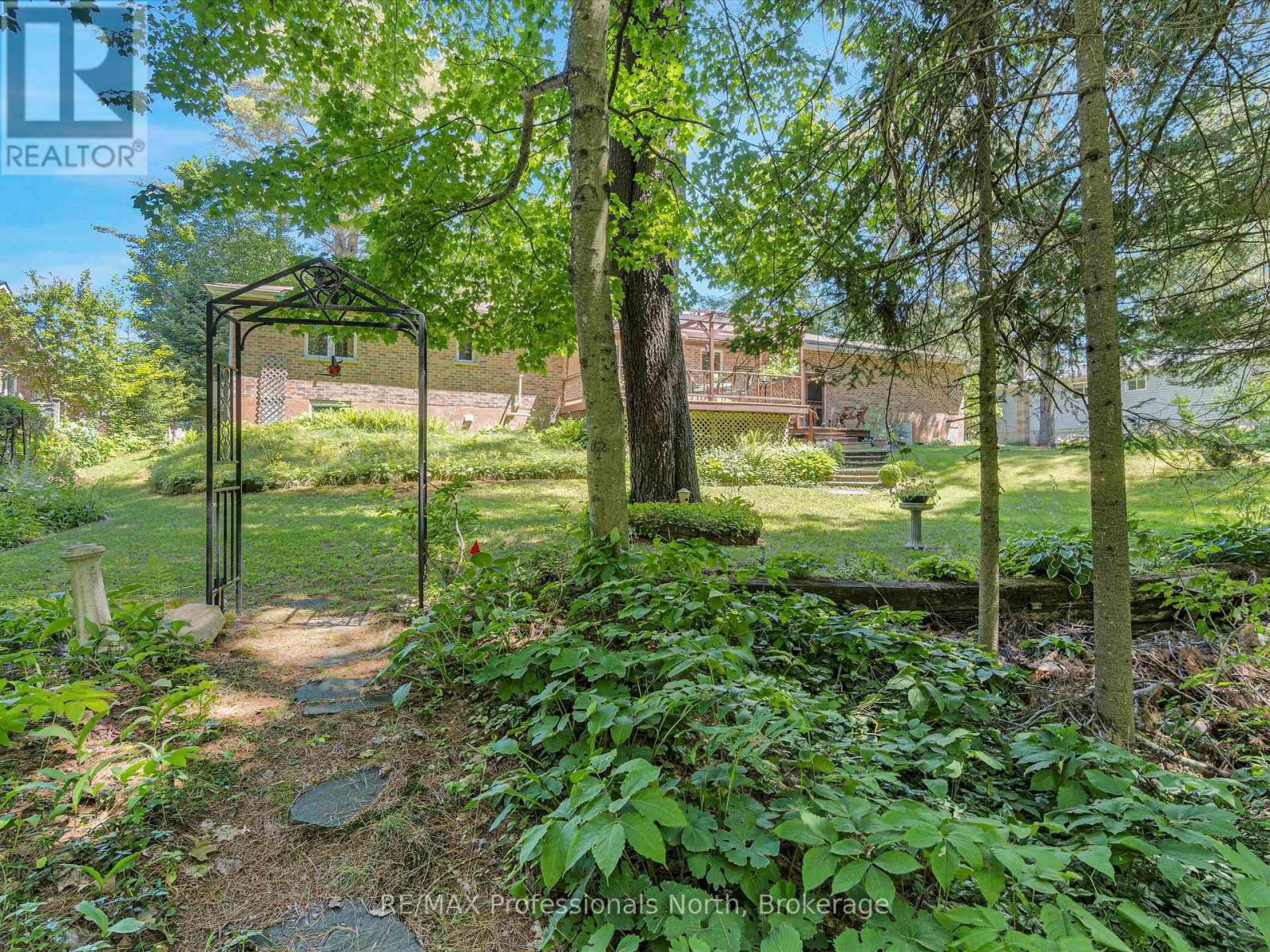 113 Glendale Road, Bracebridge, Ontario  P1L 1A7 - Photo 11 - X12304264
