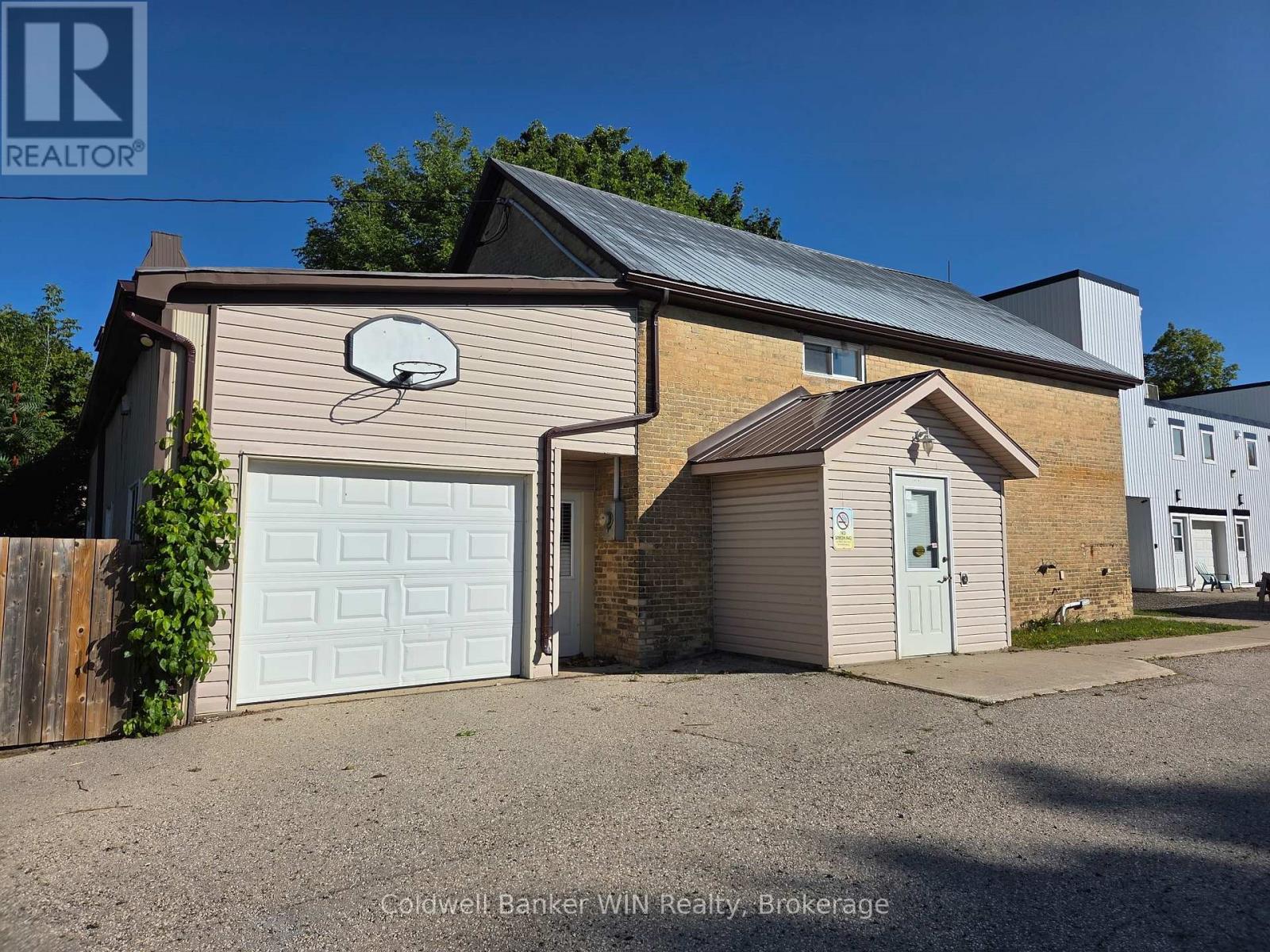 125 Fergus Street S, Wellington North, Ontario  N0G 2L2 - Photo 2 - X12304458