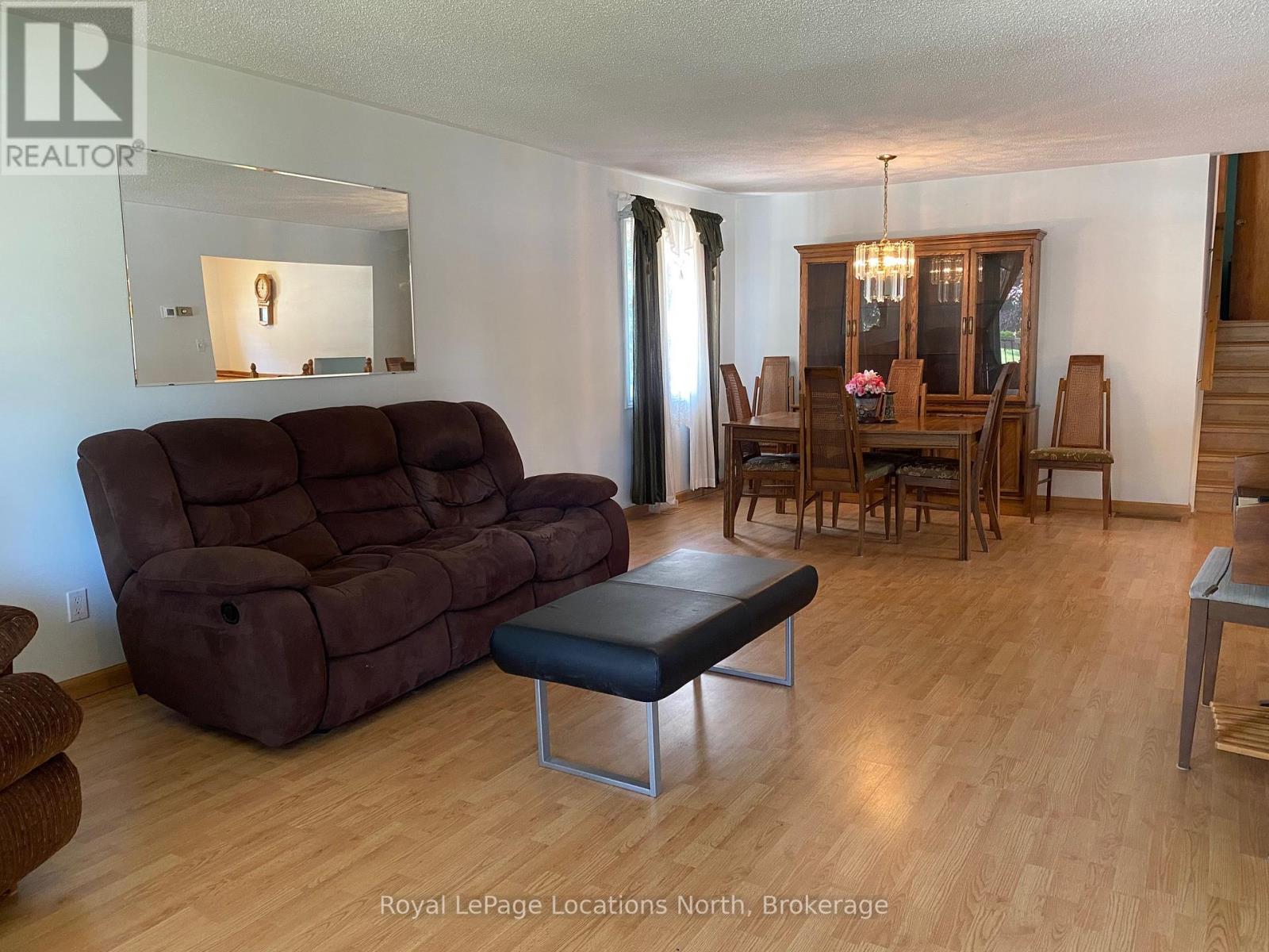 221 John Street E, Clearview, Ontario  L0M 1S0 - Photo 14 - S12304584