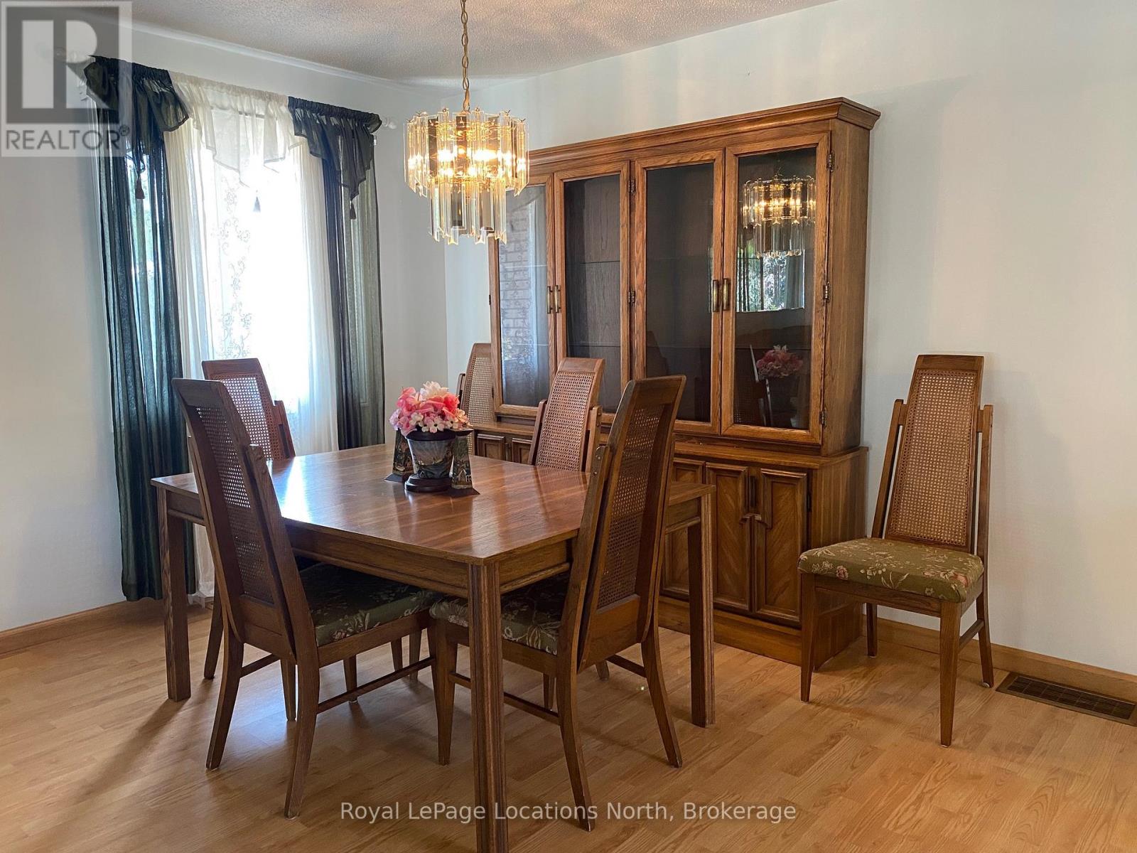 221 John Street E, Clearview, Ontario  L0M 1S0 - Photo 16 - S12304584