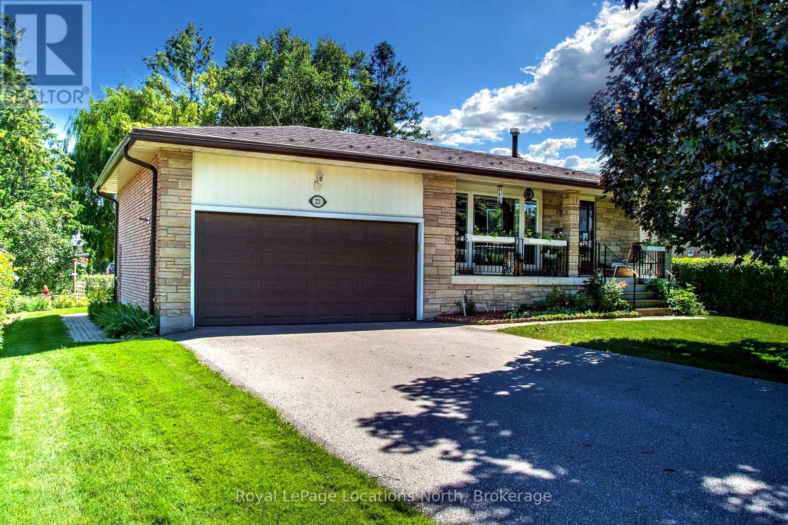 221 John Street E, Clearview, Ontario  L0M 1S0 - Photo 3 - S12304584