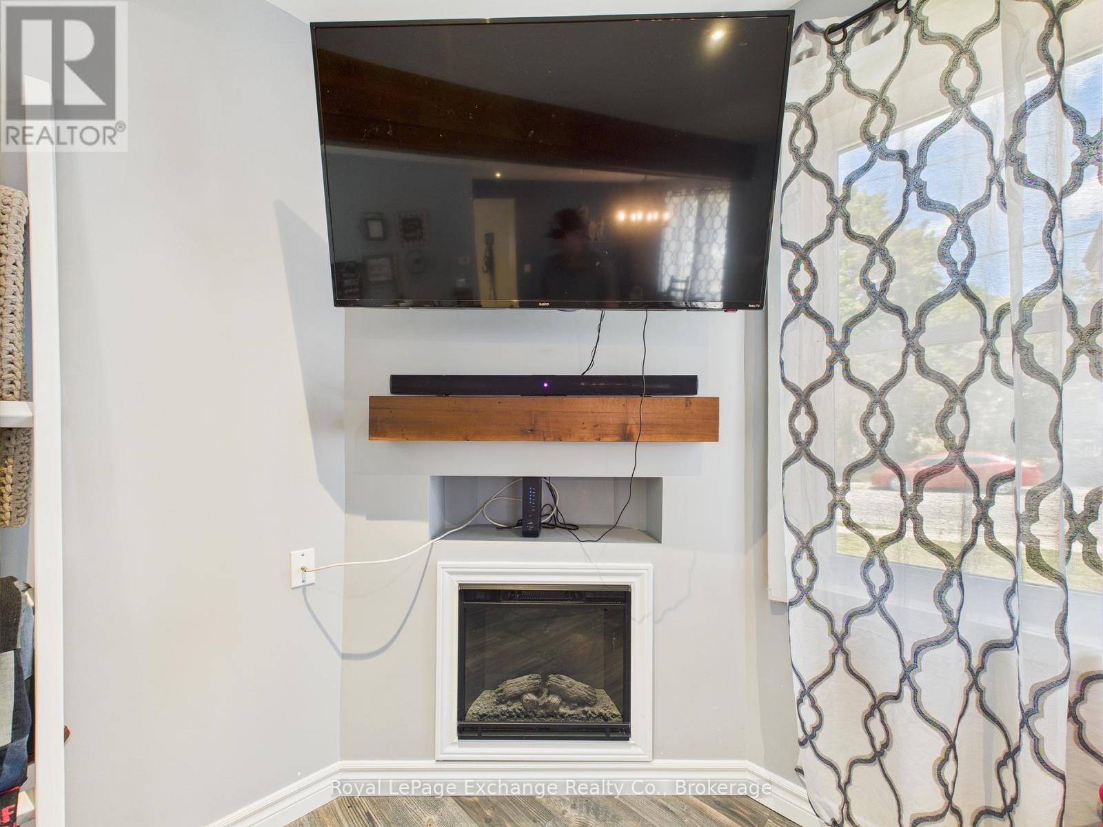 164 Victoria Street E, North Huron, Ontario  N0G 2W0 - Photo 6 - X12305146
