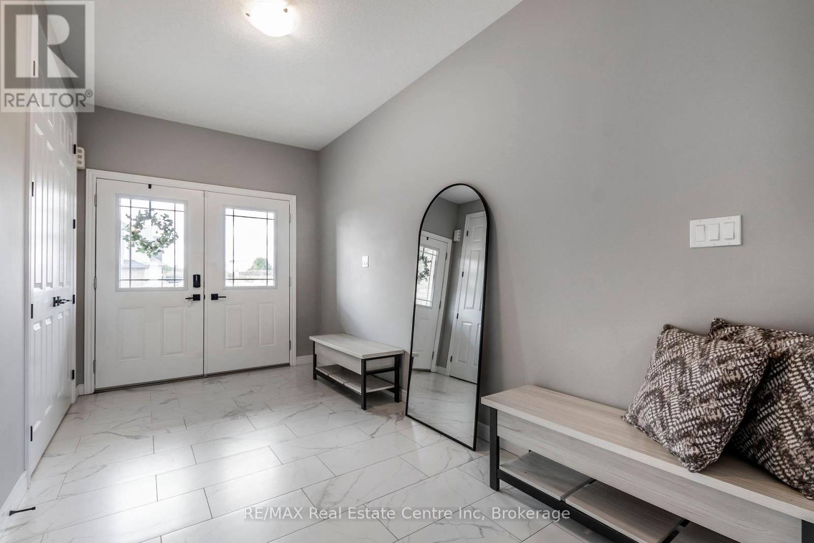 49 Keating Street, Guelph, Ontario  N1E 0S2 - Photo 3 - X12305561