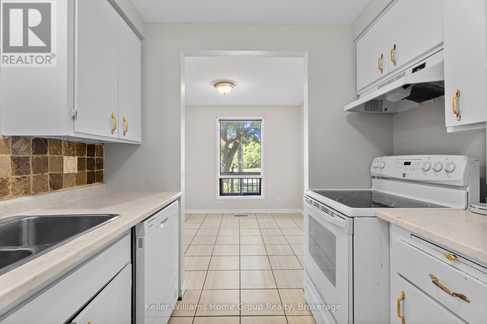 531 Strasburg Road, Kitchener, Ontario  N2E 1P1 - Photo 6 - X12307126