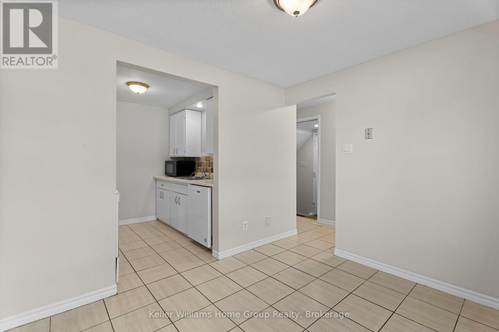 531 Strasburg Road, Kitchener, Ontario  N2E 1P1 - Photo 9 - X12307126