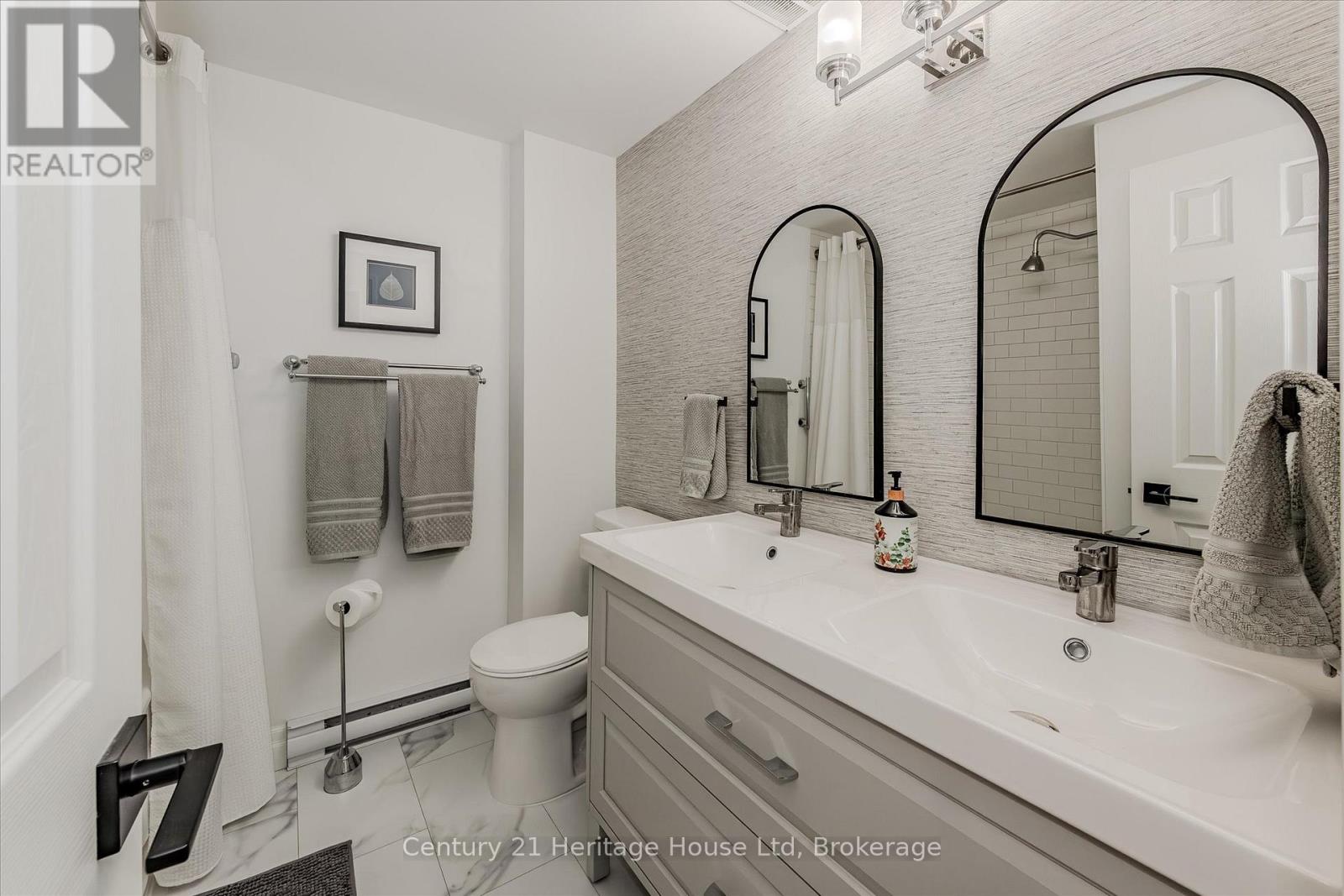10 - 2 Worton Avenue, Guelph, Ontario  N1H 7C5 - Photo 29 - X12307150
