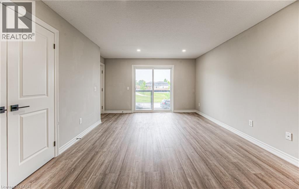 253 Chapel Hill Drive, Kitchener, Ontario  N2R 0S4 - Photo 5 - 40737363