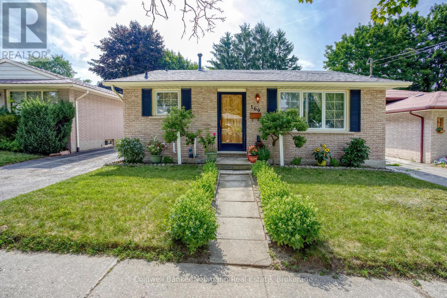 169 Country Club Drive, Guelph, Ontario  N1E 3K8 - Photo 1 - X12307425