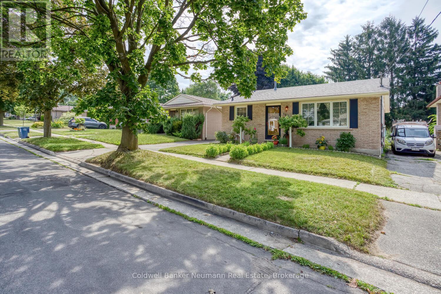 169 Country Club Drive, Guelph, Ontario  N1E 3K8 - Photo 2 - X12307425