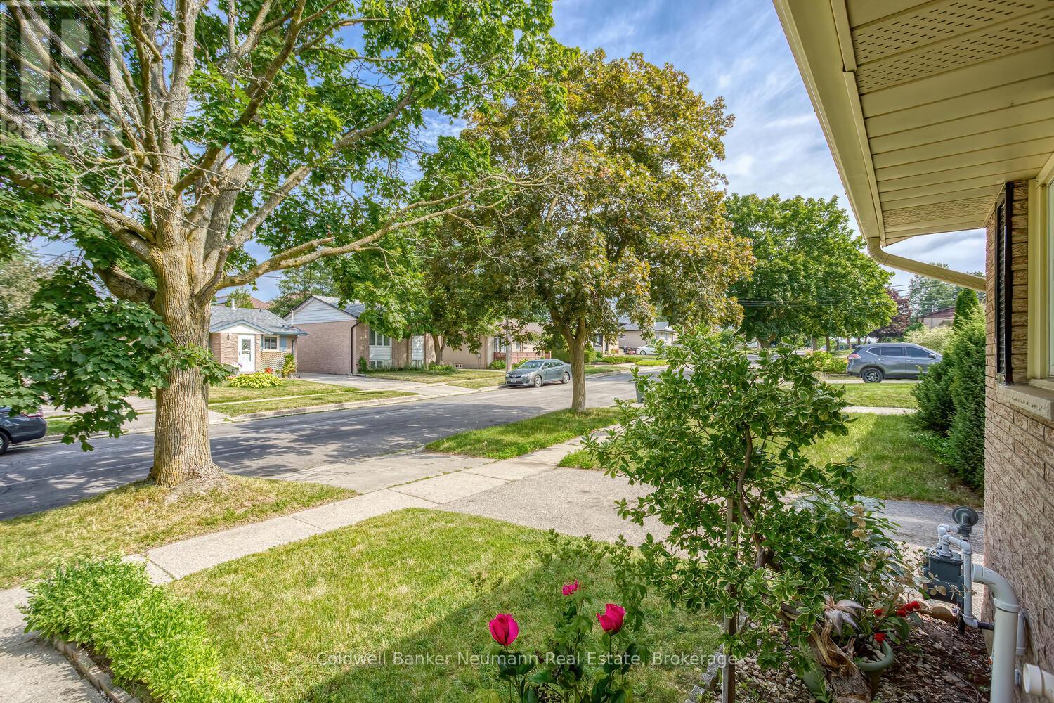 169 Country Club Drive, Guelph, Ontario  N1E 3K8 - Photo 32 - X12307425