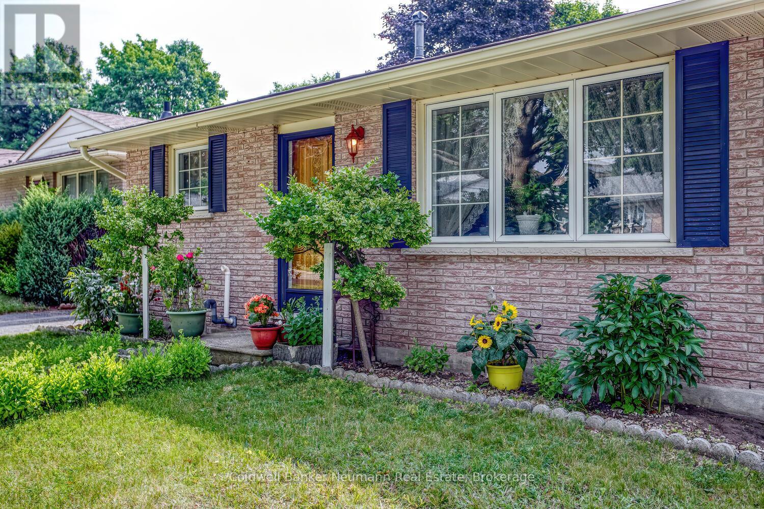 169 Country Club Drive, Guelph, Ontario  N1E 3K8 - Photo 4 - X12307425