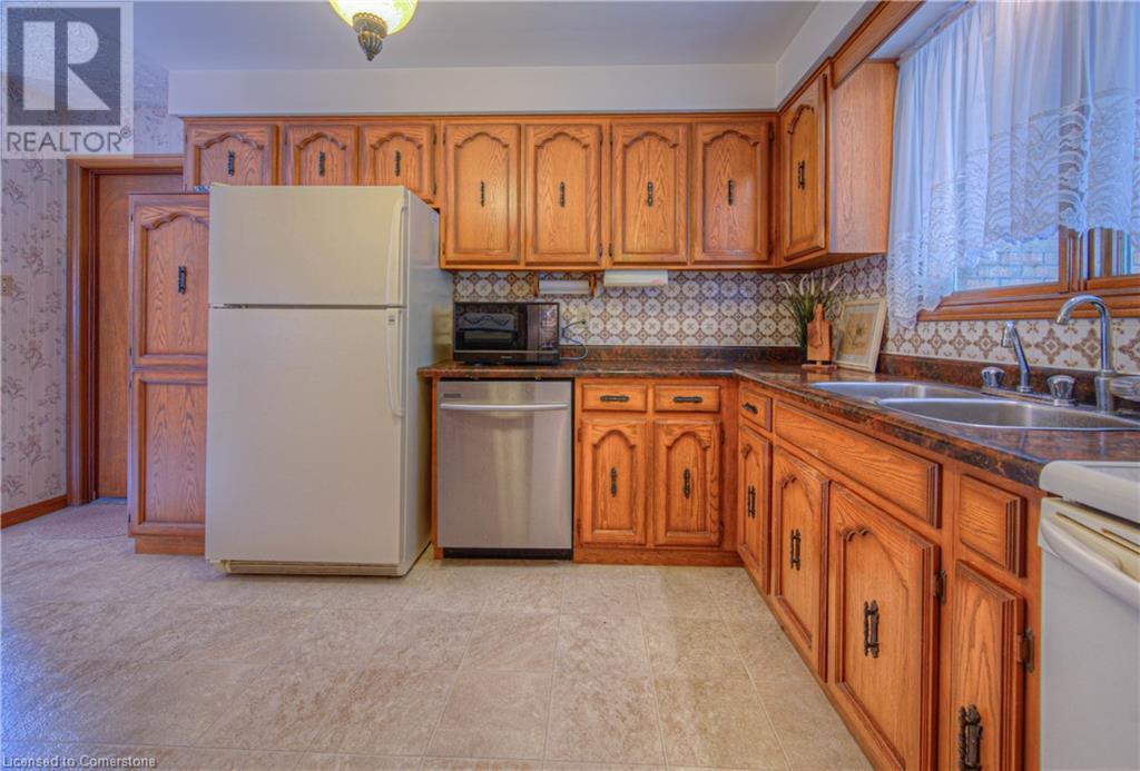 641 Black Oak Crescent, Waterloo, Ontario  N2V 1A4 - Photo 7 - 40754679