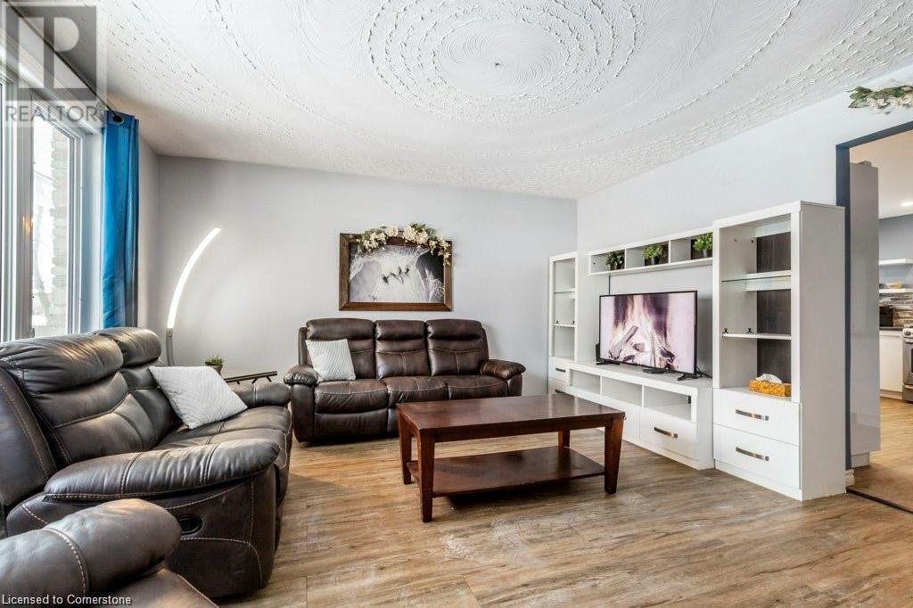 510 Oakridge Place Unit# Up Unit, Waterloo, Ontario  N2L 4P2 - Photo 4 - 40754747