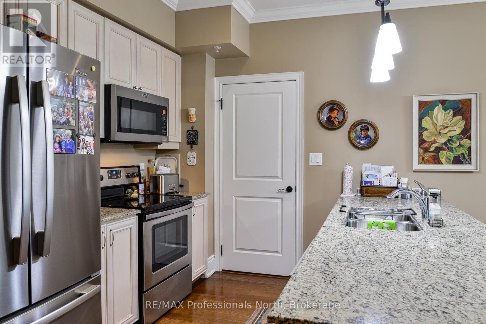406 - 391 B Manitoba Street, Bracebridge, Ontario  P1L 0B5 - Photo 4 - X12308385