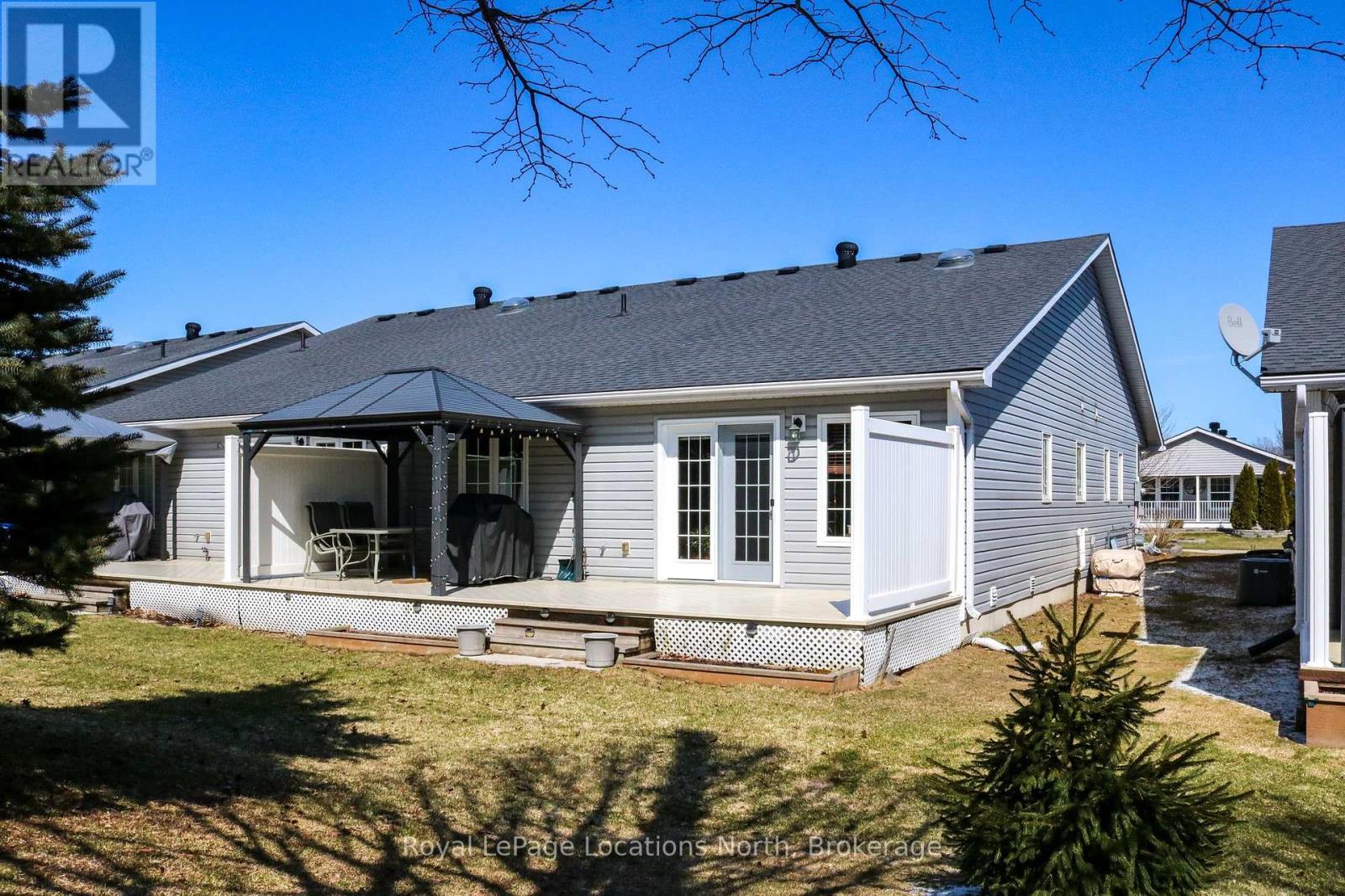 54 New York Avenue, Wasaga Beach, Ontario  L9Z 3A8 - Photo 3 - S12308817