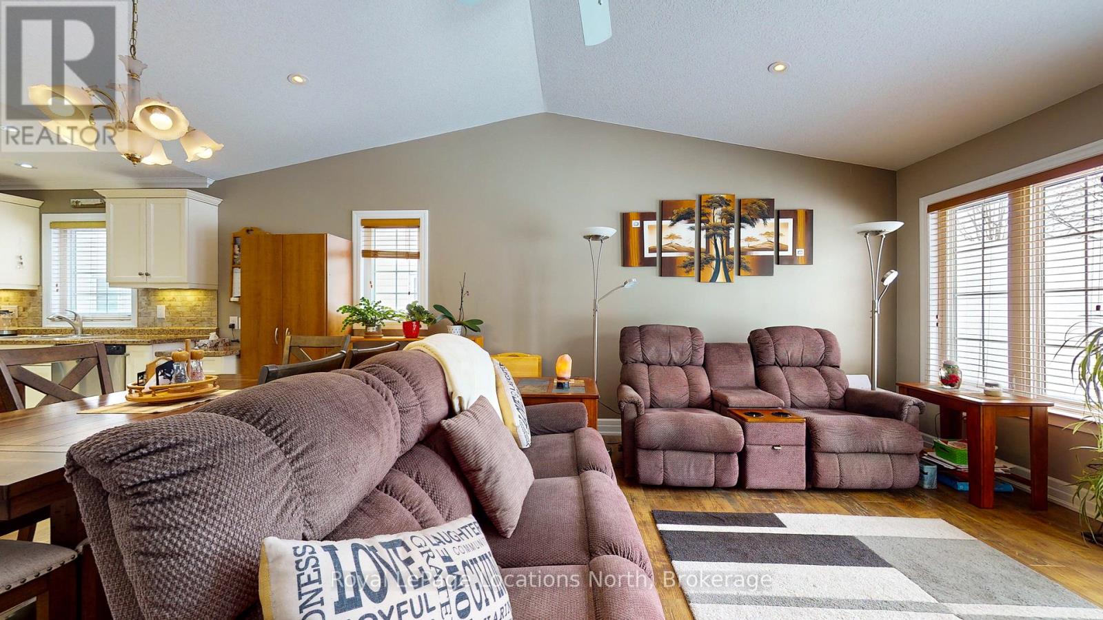 54 New York Avenue, Wasaga Beach, Ontario  L9Z 3A8 - Photo 9 - S12308817
