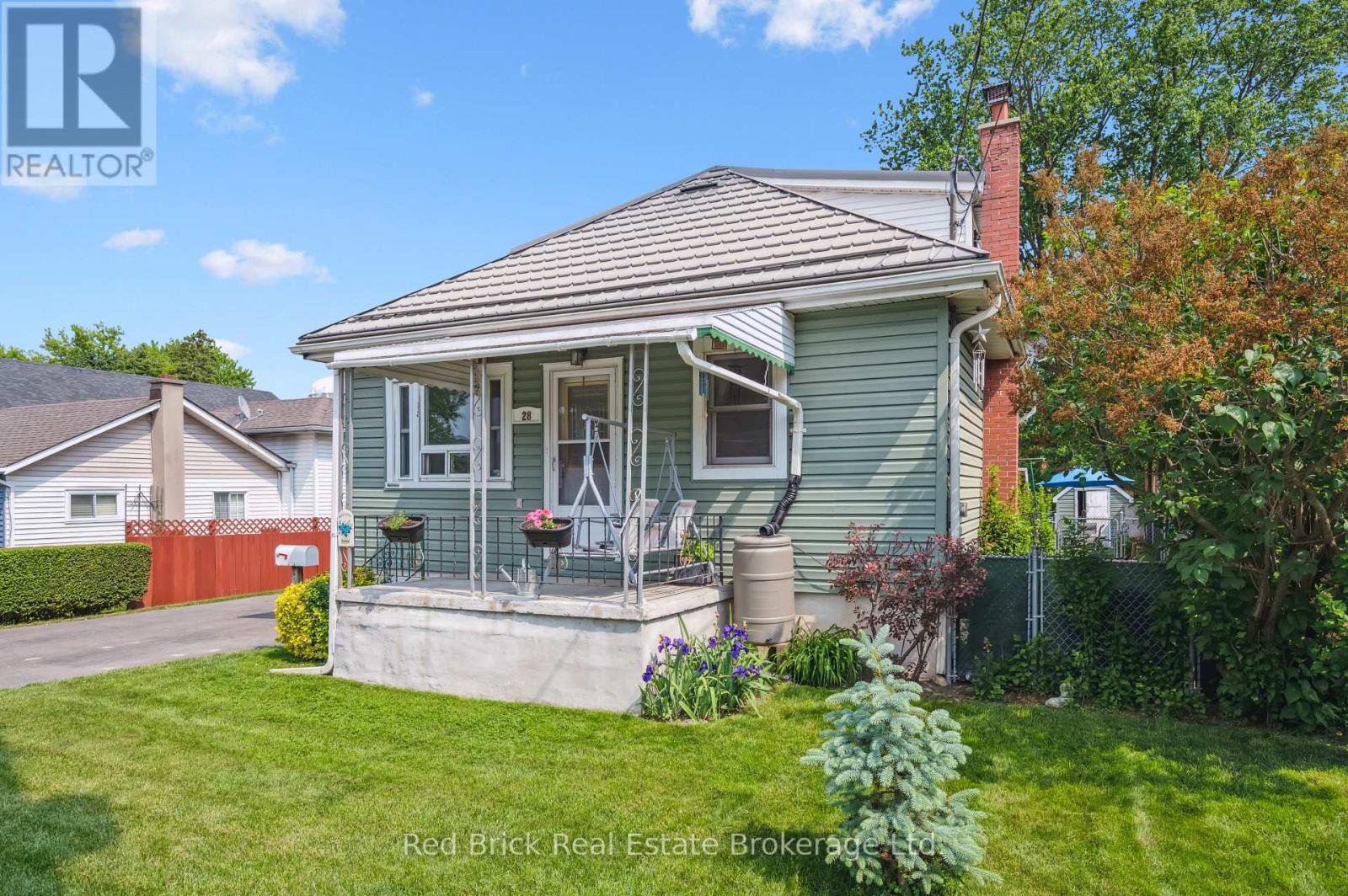 28 Barton Street, Guelph, Ontario  N1H 1M3 - Photo 2 - X12308948
