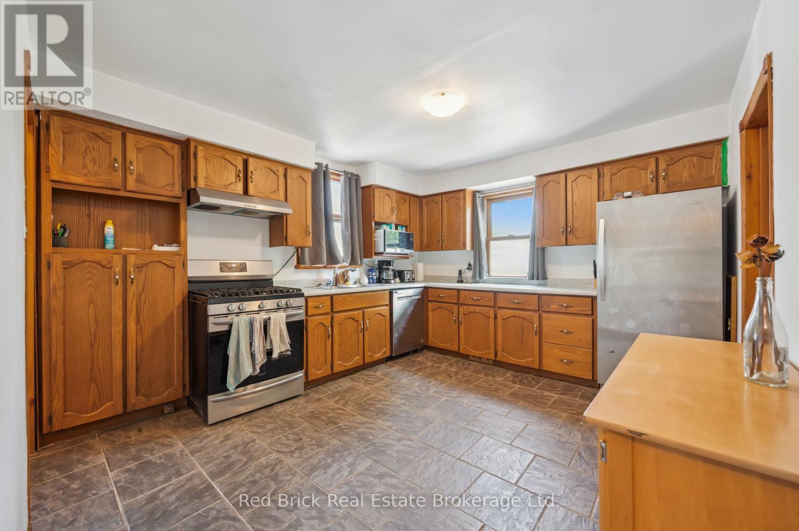 28 Barton Street, Guelph, Ontario  N1H 1M3 - Photo 6 - X12308948