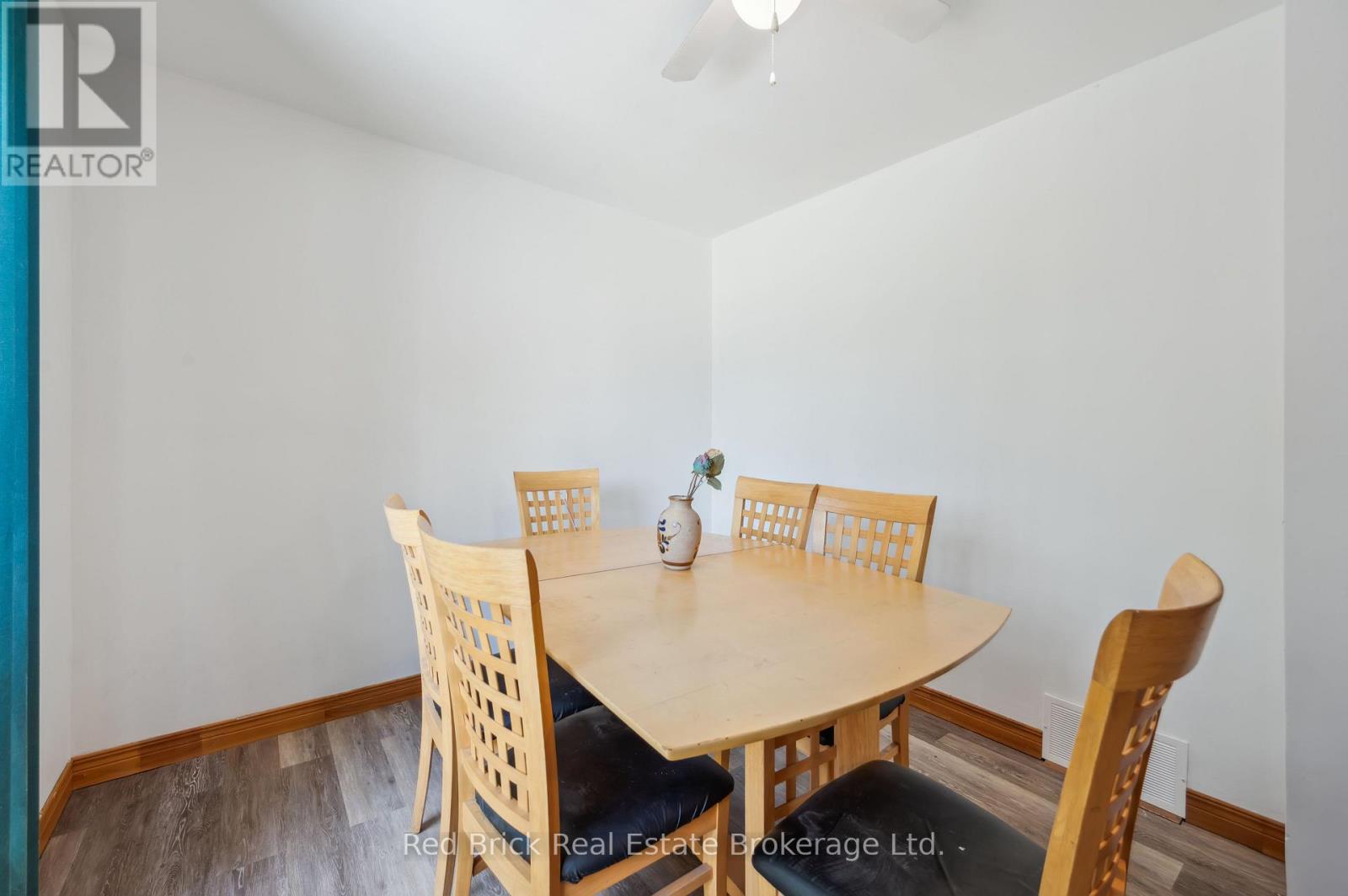 28 Barton Street, Guelph, Ontario  N1H 1M3 - Photo 8 - X12308948
