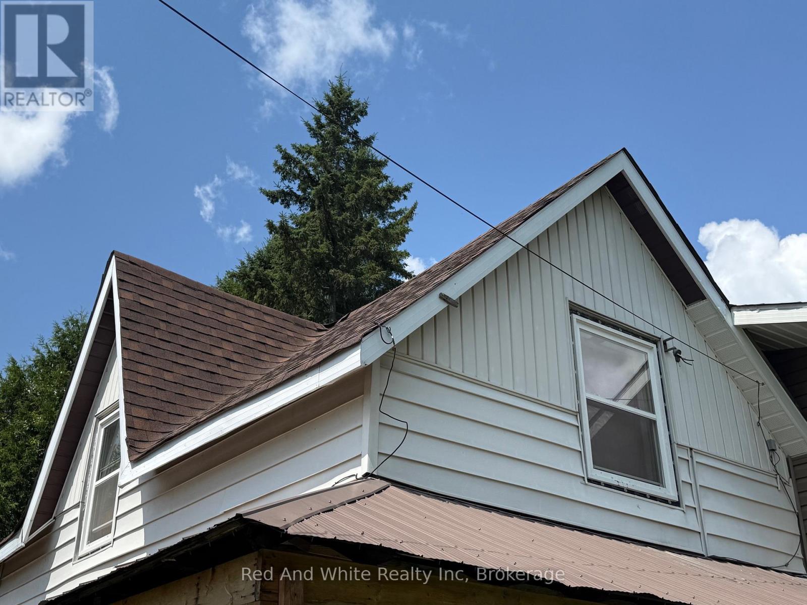 5 Bay Street, Magnetawan, Ontario  P0A 1P0 - Photo 3 - X12308986