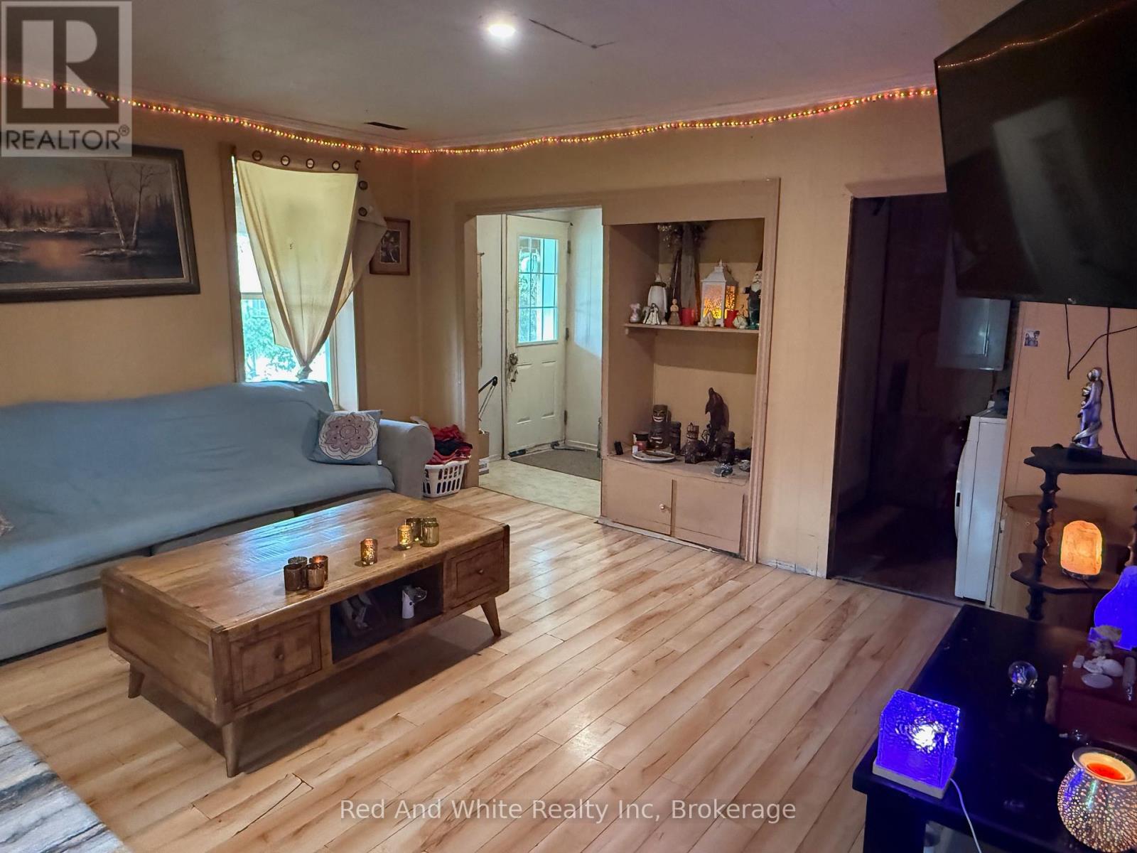 5 Bay Street, Magnetawan, Ontario  P0A 1P0 - Photo 5 - X12308986