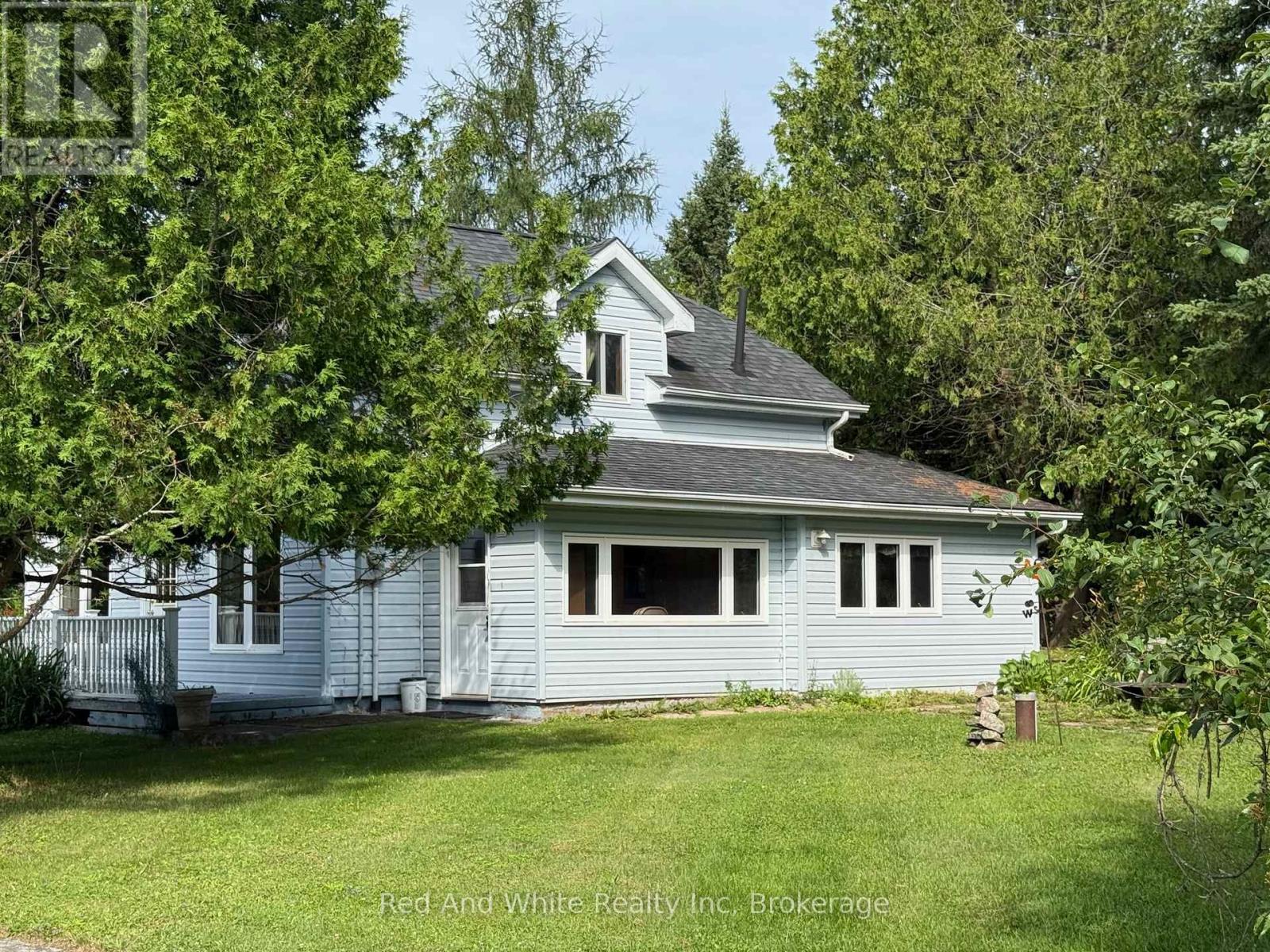 10 BURROWS STREET, Magnetawan, Ontario
