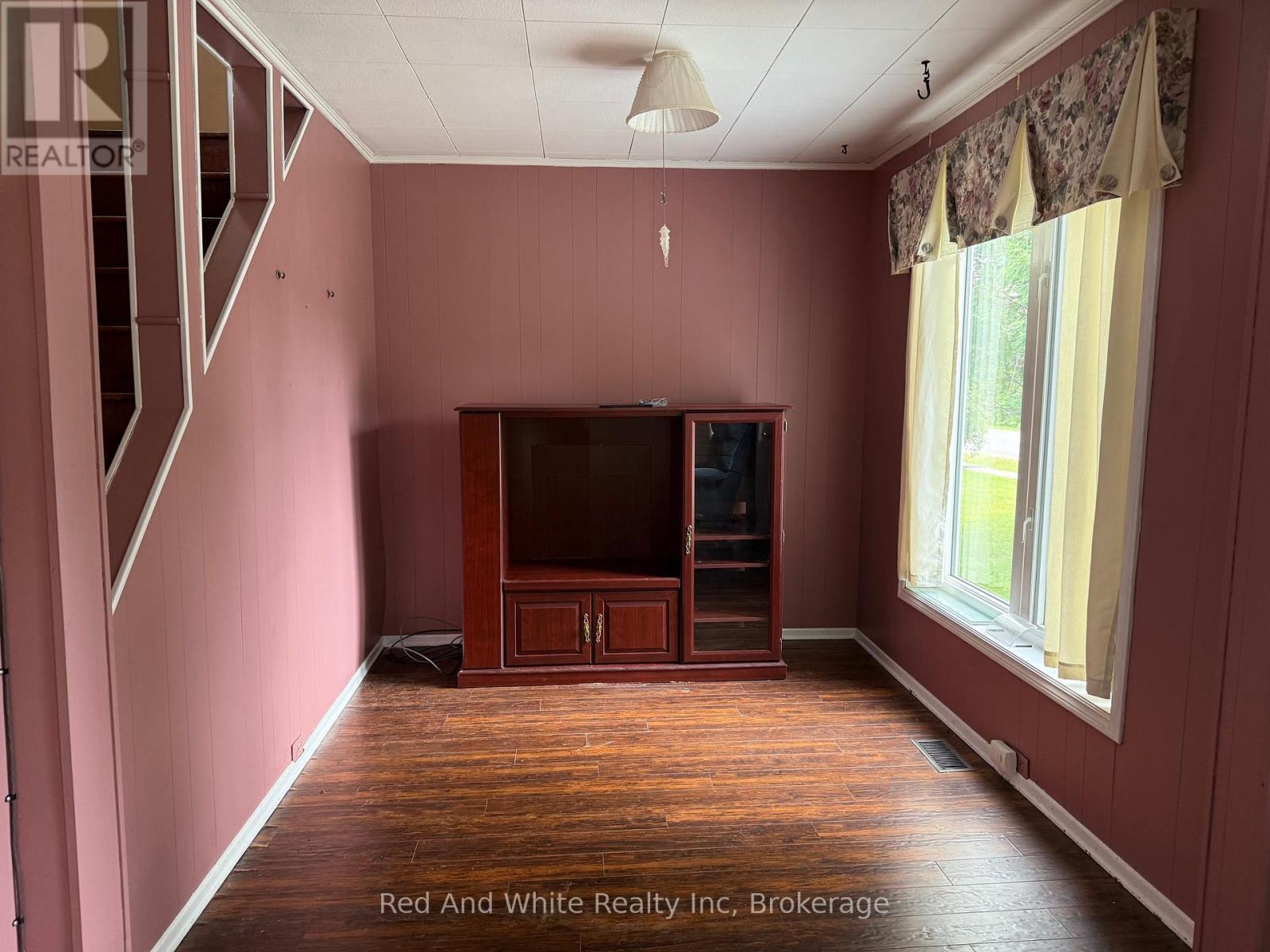 10 Burrows Street, Magnetawan, Ontario  P0A 1P0 - Photo 13 - X12309063