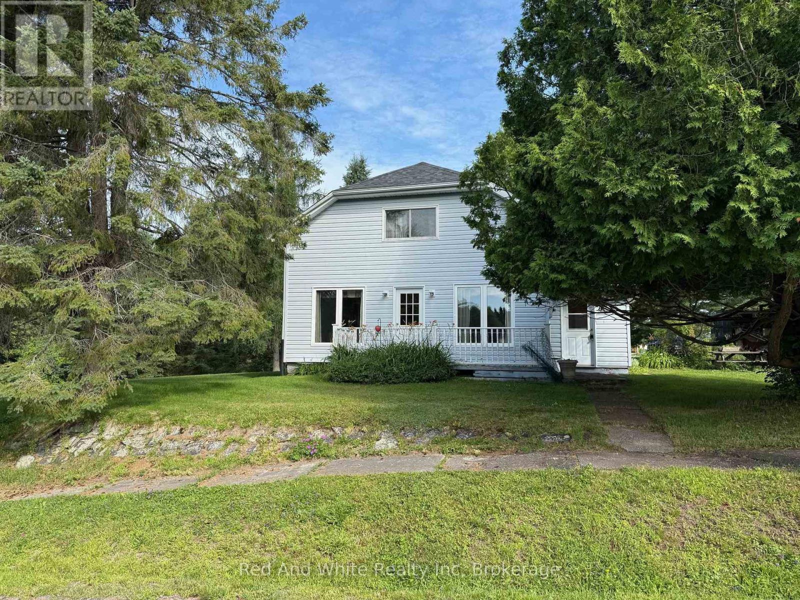 10 Burrows Street, Magnetawan, Ontario  P0A 1P0 - Photo 2 - X12309063