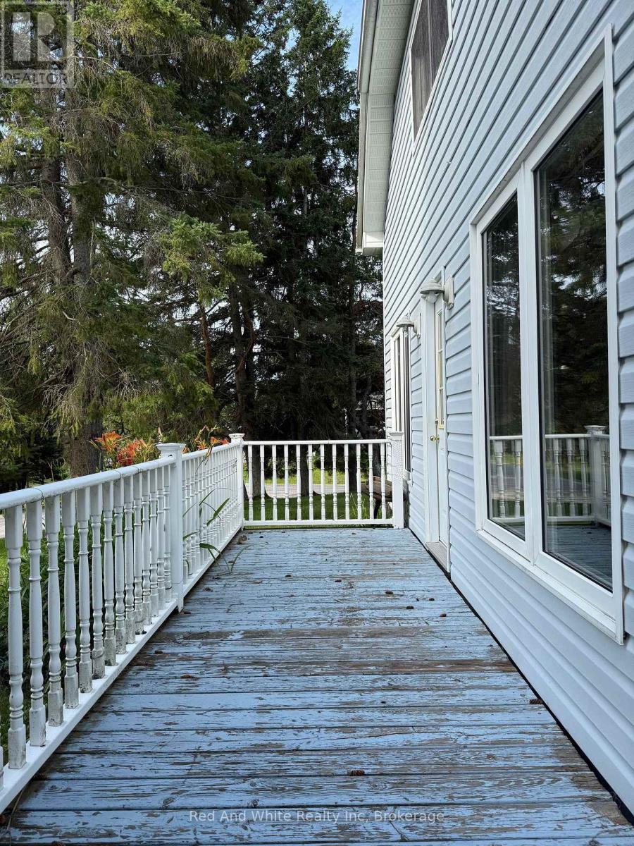 10 Burrows Street, Magnetawan, Ontario  P0A 1P0 - Photo 3 - X12309063