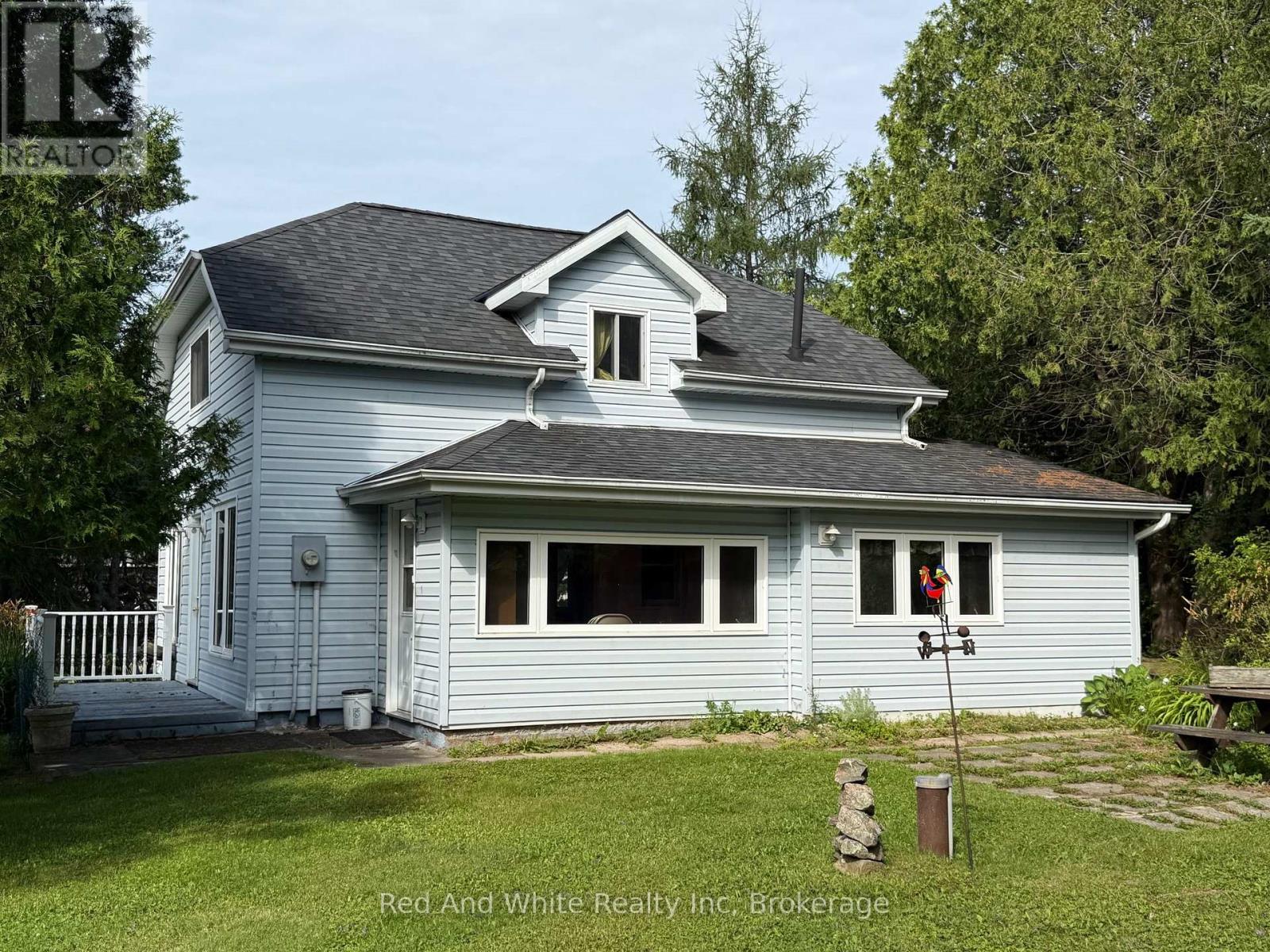10 Burrows Street, Magnetawan, Ontario  P0A 1P0 - Photo 4 - X12309063